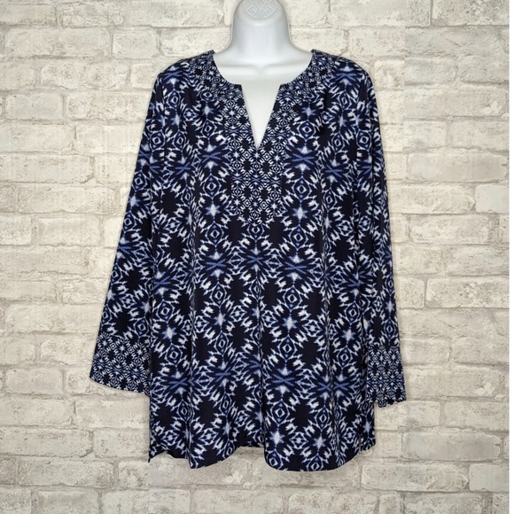Vince‎ Camuto Popover Top Size Medium Blue Ikat Print  V-Neck Coastal Nautical - Picture 1 of 12